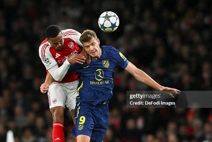 Atletico Madrid tỏ ra quá yếu đuối trước các cầu thủ Arsenal