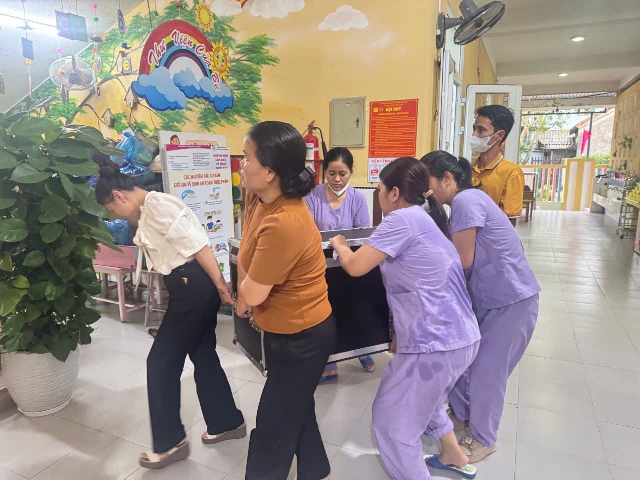 Bão chưa tới Huế đã ngập nặng, toàn bộ học sinh được nghỉ học - 2