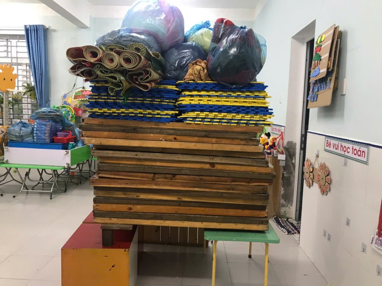 Bão chưa tới Huế đã ngập nặng, toàn bộ học sinh được nghỉ học - 3