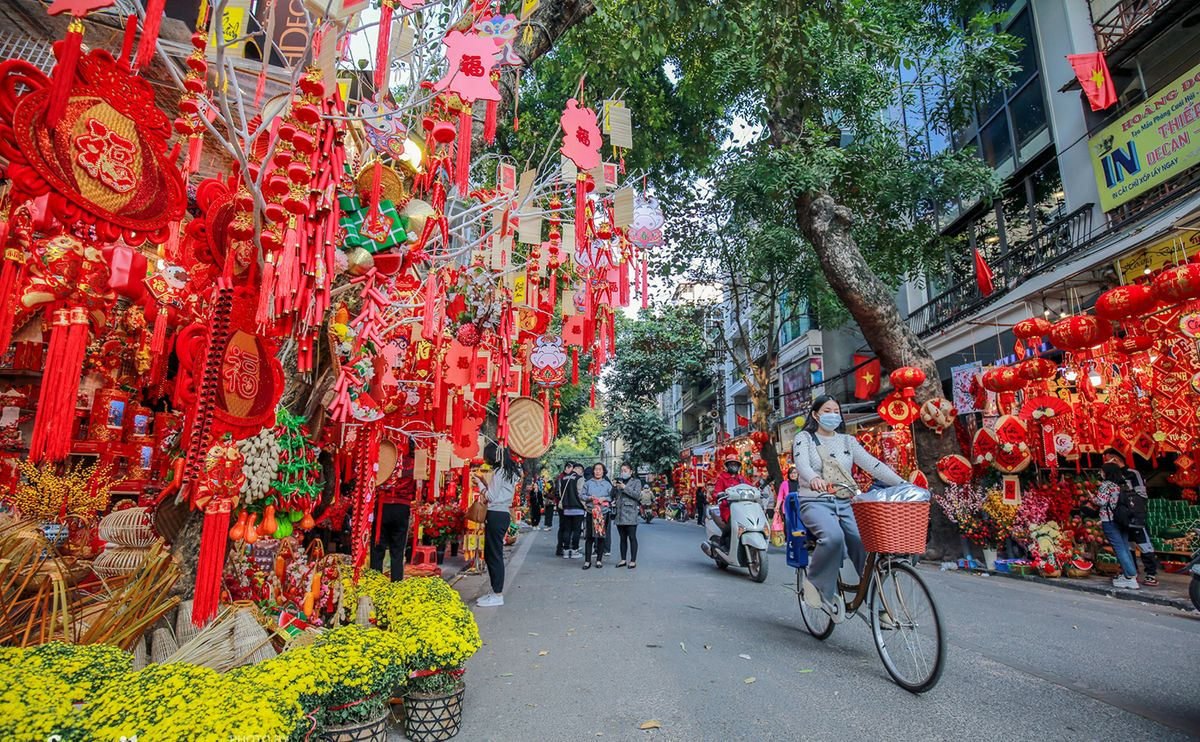 Không khí Tết Nguyên đán tại Hà Nội