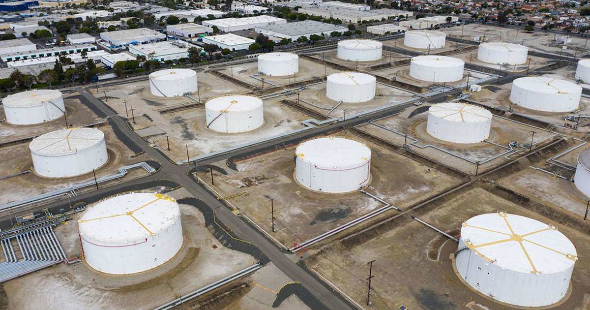 Ông Trump sẽ mua 1 triệu thùng dầu thô - 1