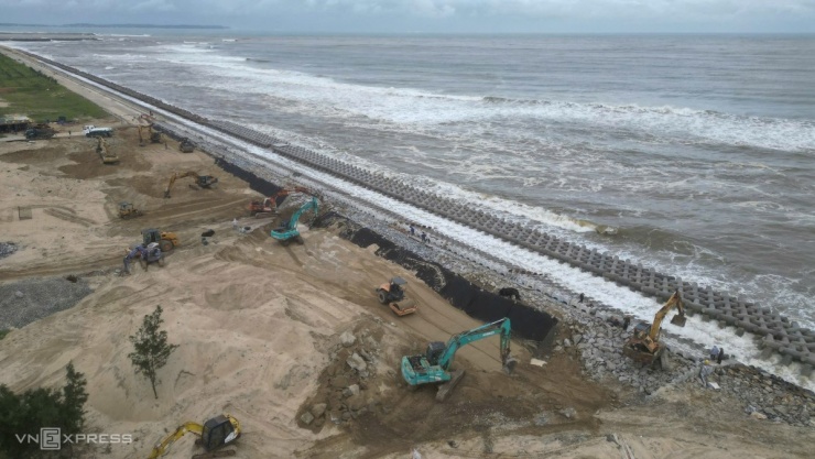 Sóng lớn uy hiếp kè biển miền Trung - 10