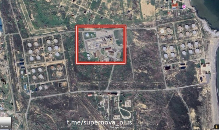 Ảnh vệ tinh khu phức hợp trung chuyển dầu Dagnefteprodukt bị nhắm tới. (Ảnh: Supernova+/Telegram)