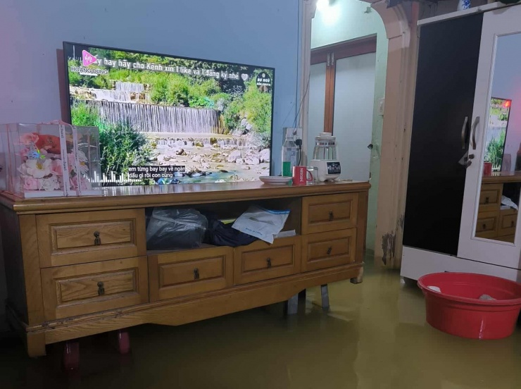 Bên trong ngôi làng bị triều cường "tấn công", nước lụt bủa vây nhiều ngày - 6