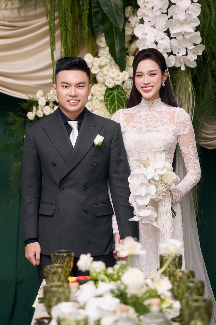 3 bộ suit cưới phong cách &#39;giàu ngầm&#39; của chồng Đỗ Thị Hà - 1