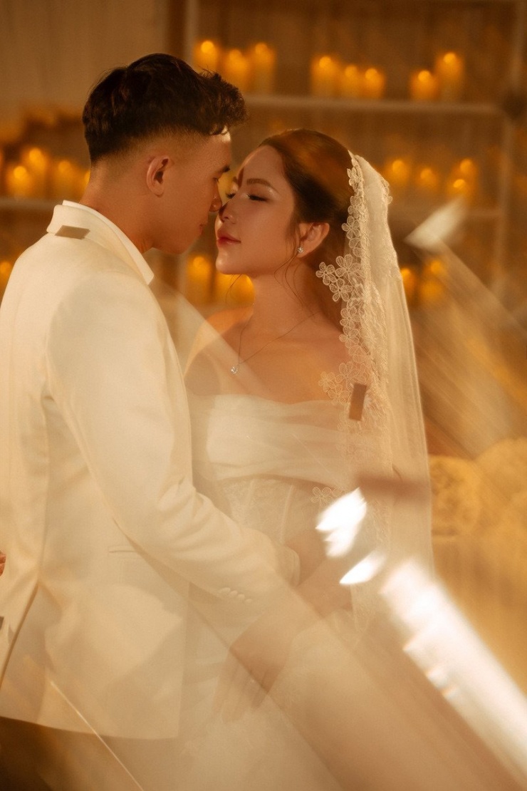 Cặp đôi quyết định kết hôn sau 7 năm tìm hiểu&nbsp;