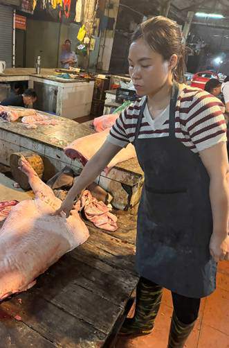 Đối tượng Bùi Thị Hoài Phương cùng tang vật bị thu giữ.