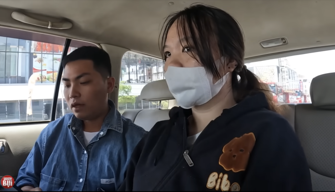 Tường Oanh được anh Lê Văn Phong chuộc ra khỏi công ty lừa đảo ở Sihanoukville, Campuchia, tháng 6/2022. Ảnh: Phong Bụi