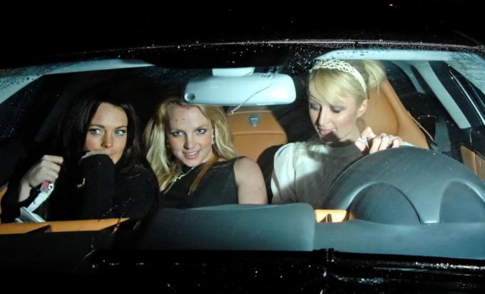 Britney Spears (giữa) đi chơi cùng Lindsay Lohan và Paris Hilton năm 2006. Ảnh: GC