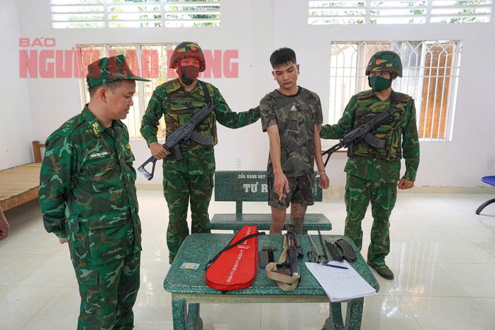 Tây Ninh: Bắt giữ đối tượng giấu "hàng nóng" trong túi đựng vợt cầu lông - 1