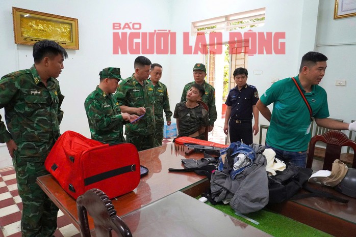 Đối tượng Nguyễn Hoàng Hưng tại cơ quan biên phòng