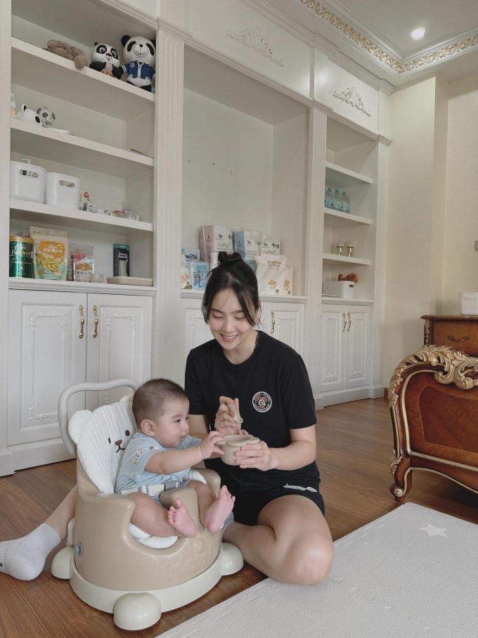 Nữ MC update cuộc sống hàng ngày trên trang cá nhân và cho biết hạnh phúc với nhịp sống bình yên, không khí trong lành ở quê.