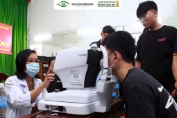 Bệnh viện Mắt Sài Gòn Biên Hòa khám mắt cho 4.000 công dân tham gia NVQS tại phường Tam Hiệp