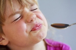 Cảnh báo: Rủi ro từ các sản phẩm trị ho xách tay không rõ nguồn gốc