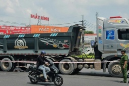 Hai cô gái tử vong dưới bánh xe ben đầu kéo ở TPHCM