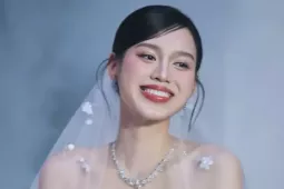 Đỗ Thị Hà thay 3 bộ váy cúp ngực ở lễ cưới
