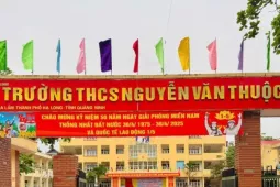 Cách chức hiệu trưởng sửa điểm cho con cán bộ phường