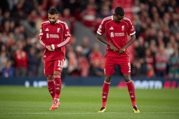 Isak & Salah "thừa thãi" ở Liverpool, HLV Slot giữa lằn ranh loại bỏ hay giữ lại