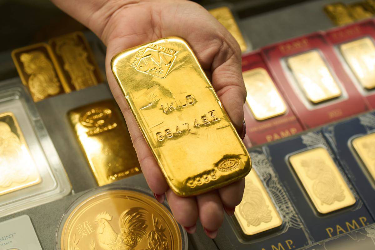 Giá vàng chững lại, Bitcoin lao dốc: “Cơn say” trú ẩn an toàn đang tạm nghỉ? - 1
