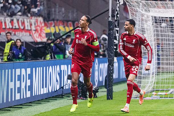 Van Dijk ghi bàn nâng tỷ số lên 2-1 cho Liverpool