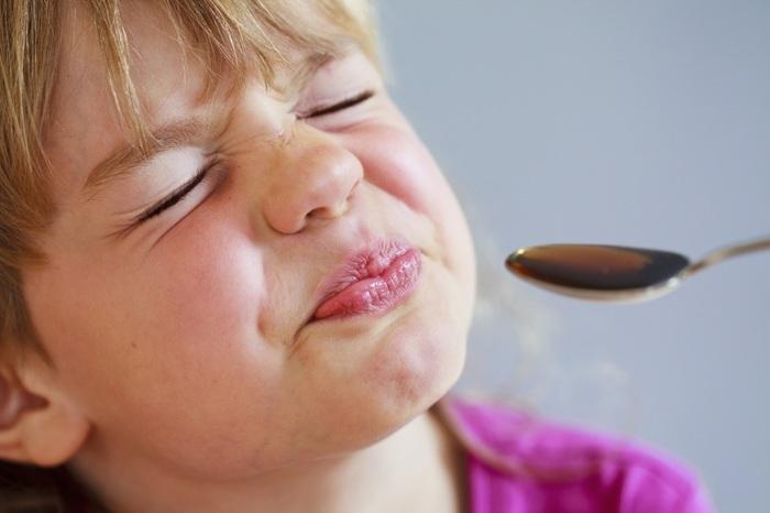 Sử dụng siro ho xách tay không rõ nguồn gốc tiềm ẩn nhiều nguy cơ đối với sức khỏe