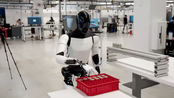 Robot Optimus thử nghiệm trong môi trường công nghiệp.