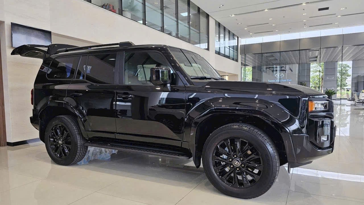 Toyota Land Cruiser Prado LC250 giảm giá lên đến 100 triệu đồng - 2