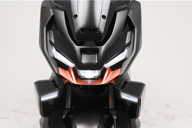 Xe tay ga giá chỉ 56 triệu đồng, sức mạnh "vượt mặt" SH160i - 2