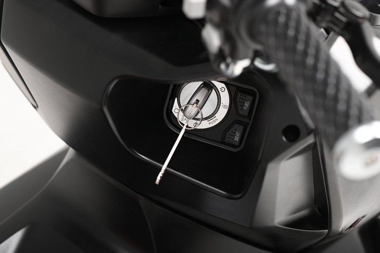 Xe tay ga giá chỉ 56 triệu đồng, sức mạnh "vượt mặt" SH160i - 4