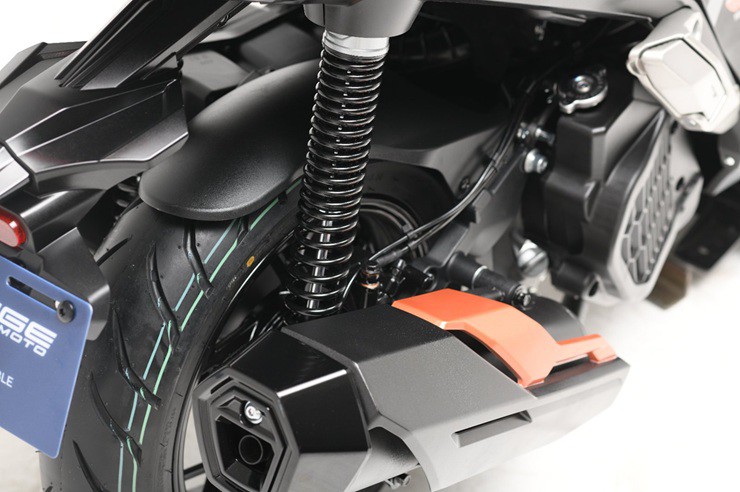 Xe tay ga giá chỉ 56 triệu đồng, sức mạnh "vượt mặt" SH160i - 6