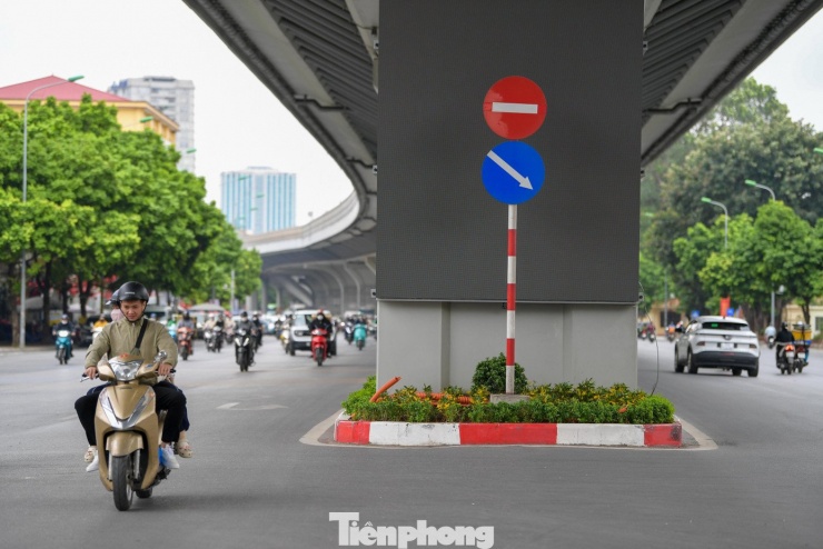 Cận cảnh hàng trăm màn hình LED trên đường Vành đai 2 Hà Nội - 1