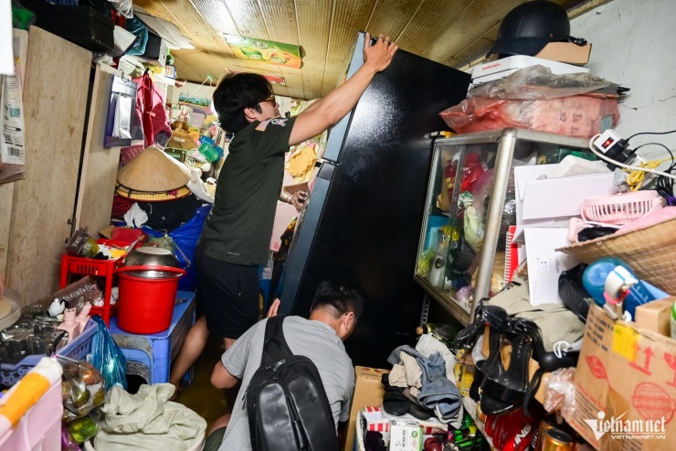 Triều cường vượt bờ kè, tràn vào trung tâm TPHCM: Người dân thốt lên &#39;10 năm mới thấy&#39; - 6