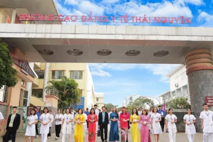 Sáp nhập 2 trường cao đẳng y tế vào 2 trường đại học