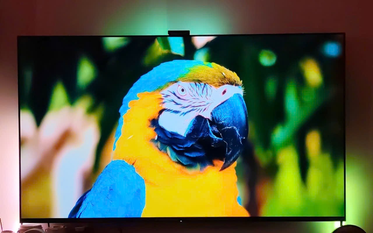 Một vài ảnh thực tế sự đồng bộ giữa nội dung hiển thị trên TV và màu dây LED.