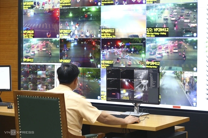 CSGT sẽ tra soát các vi phạm từ camera trước khi có thông báo tới người vi phạm. Ảnh: Việt An