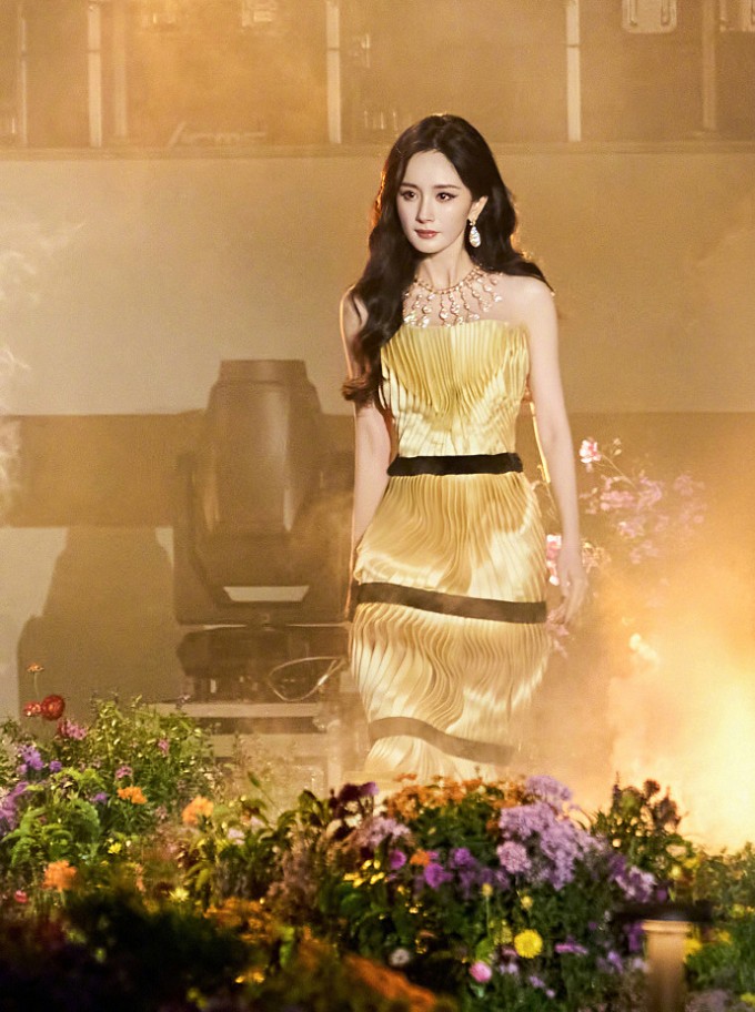 Dương Mịch trong đêm diễn của Vogue. Ảnh: Sohu