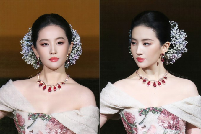 Chủ đề 'Lưu Diệc Phi dự Vogue' thu hút hàng triệu lượt xem, bình luận. 'Trâm cài tóc và họa tiết hoa thêu nổi bật trên váy, tôn lên vẻ đẹp lộng lẫy khiến người ta không thể rời mắt', 'Cô ấy như nàng công chúa', 'Lưu Diệc Phi luôn là tâm điểm mọi bữa tiệc'... nhiều người dành lời khen cho mỹ nhân.