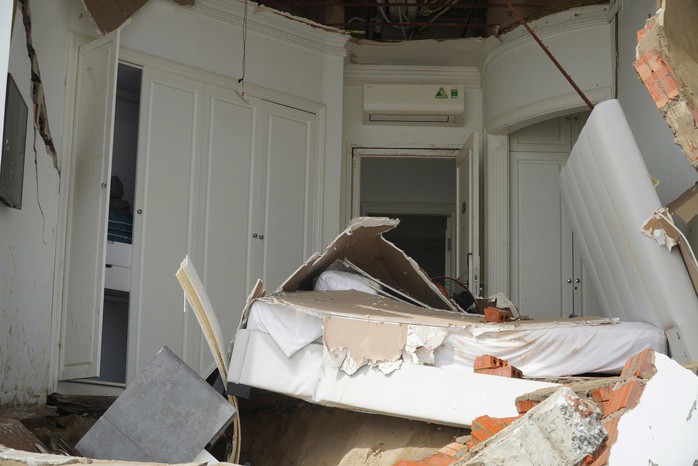 Cận cảnh hàng loạt biệt thự giáp biển ở Hà Tĩnh bị bão Bualoi đánh sập - 14