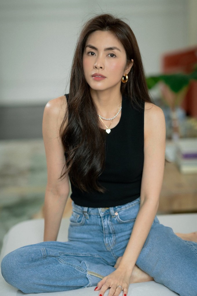 Tăng Thanh Hà cho biết cả ba lần mang thai, cô đều nhanh chóng về dáng thon gọn sau hai tháng sinh con. Thế nhưng, chỉ có đôi mắt sâu xuất hiện khi có em bé đầu tiên là vẫn kiên trì ở lại với diễn viên.