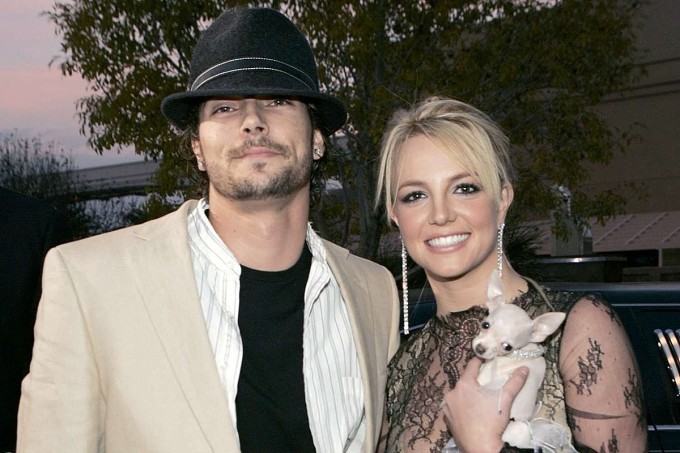 Britney Spears cưới Kevin Federline năm 2004, chia tay năm 2007. Sau ly hôn, ca sĩ trả Federline hàng chục nghìn USD tiền trợ cấp nuôi con đến khi con út đủ 18 tuổi. Ảnh: WireImage