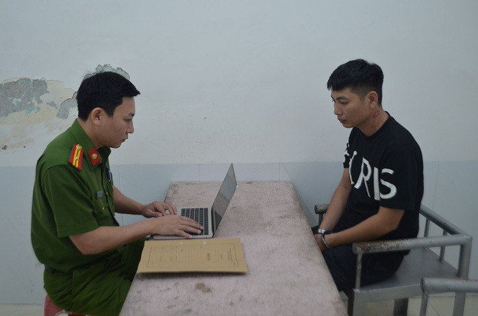 Bàn Văn Vỹ tại cơ quan công an. Ảnh: Công an cung cấp