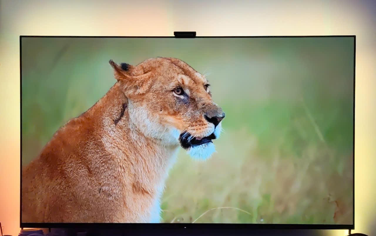 Một vài ảnh thực tế sự đồng bộ giữa nội dung hiển thị trên TV và màu dây LED.