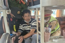 Nghi phạm chém 2 người trọng thương ở Quảng Ngãi bị bắt trên xe khách