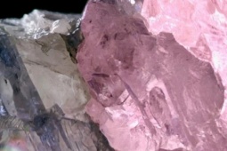 Thợ mỏ đào được viên kim cương hiếm nặng 37,4 carat