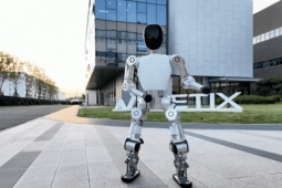 Robot hình người 'rẻ ngang smartphone'