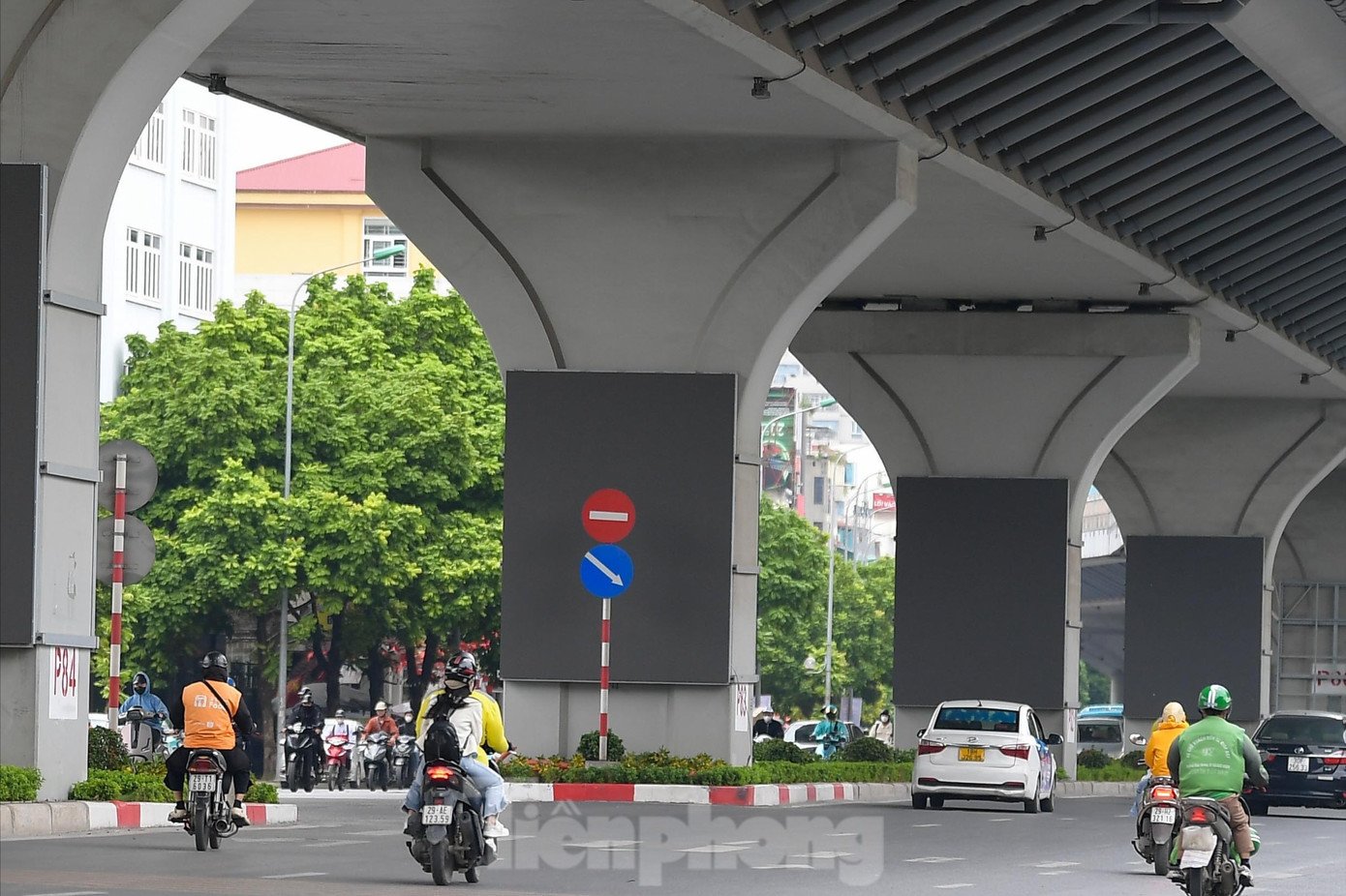 Cận cảnh hàng trăm màn hình LED trên đường Vành đai 2 Hà Nội - 7