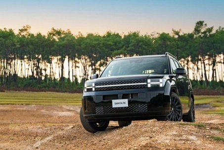 "SUV của ông chú" nhưng giới trẻ cũng mê, SantaFe 2025 đối mặt thách thức