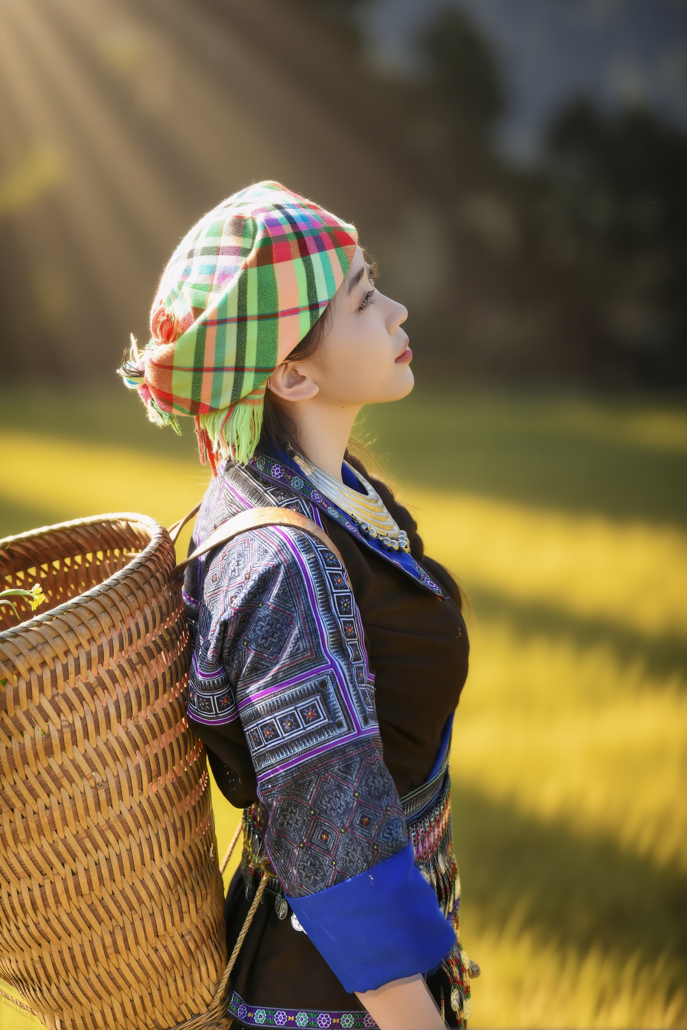 Cô gái Mông xinh tươi giữa ruộng bậc thang Mù Cang Chải - 8