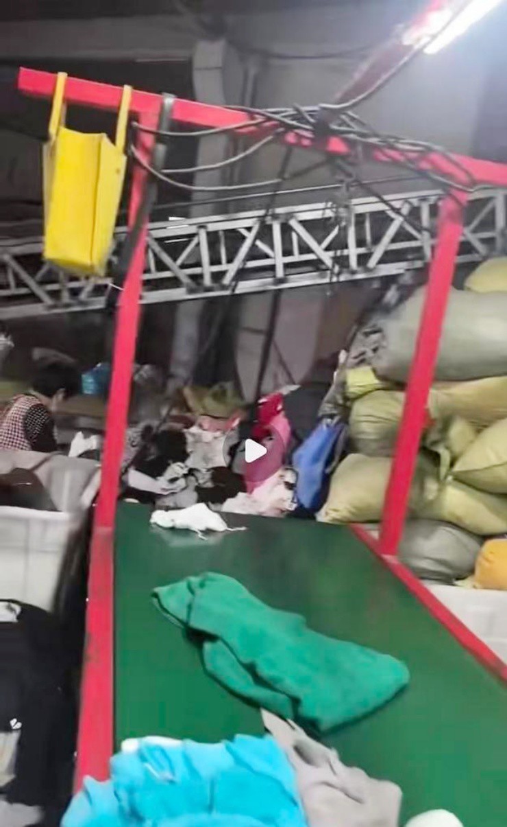 Bà cất vàng trong áo cũ, cháu gái không biết đem bán ve chai - 3