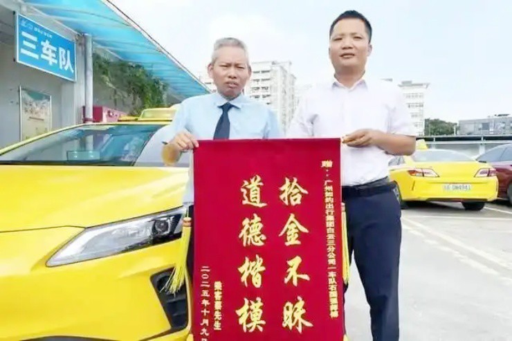 Hành khách trả nhầm tiền taxi “dư ba số 0”, tài xế phản ứng khó tin - 3